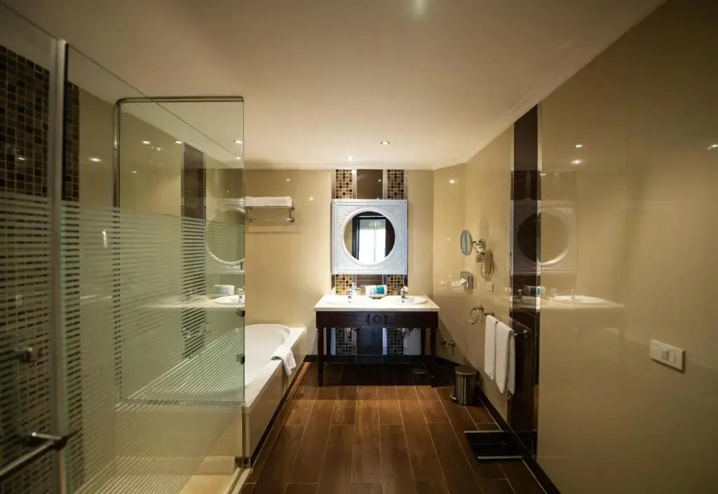 Люкс Posh Club Crystal Jacuzzi с балконом в Sunrise Crystal Bay Resort