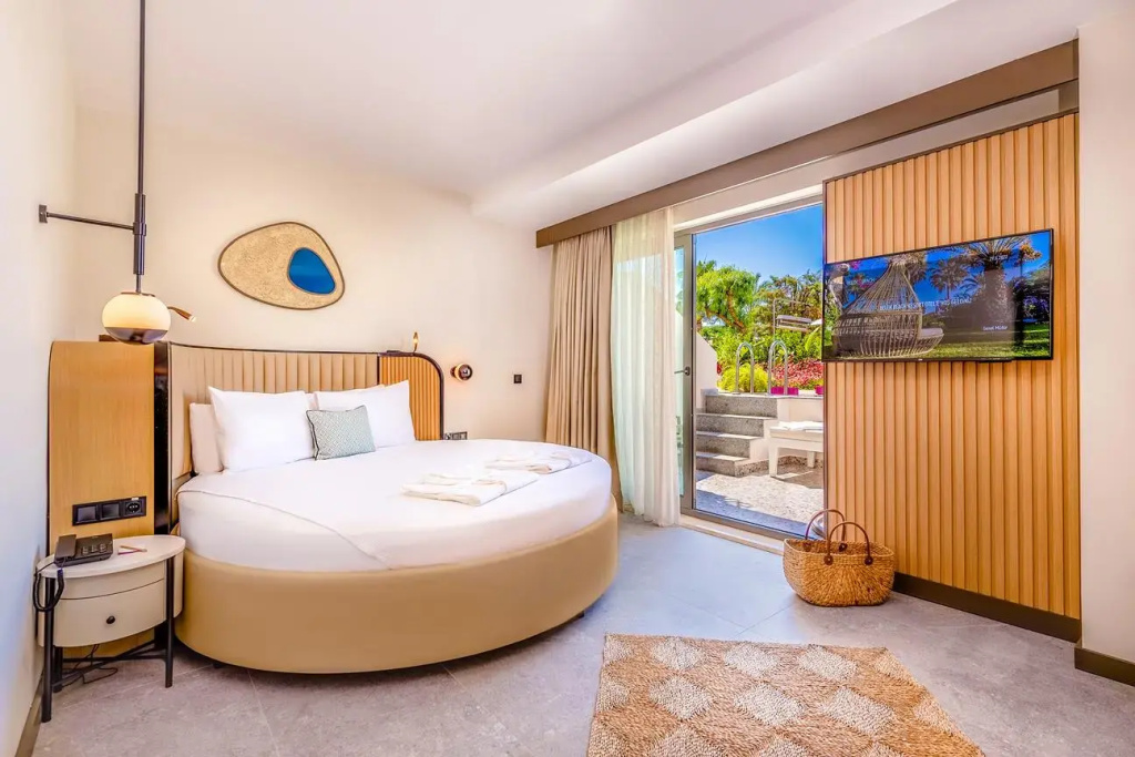 Comfort Swim-Up Double room (full double bed)