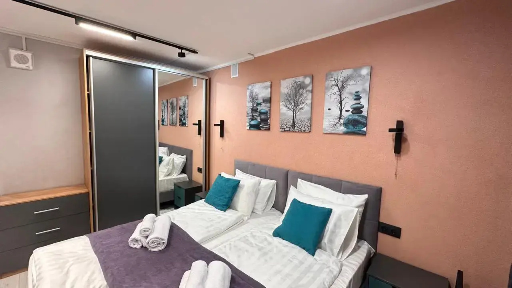 Superior Double room with city view (full double bed)