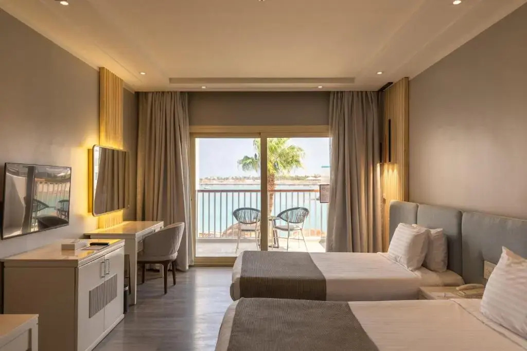 Люкс Posh Club Crystal Jacuzzi с балконом в Sunrise Crystal Bay Resort