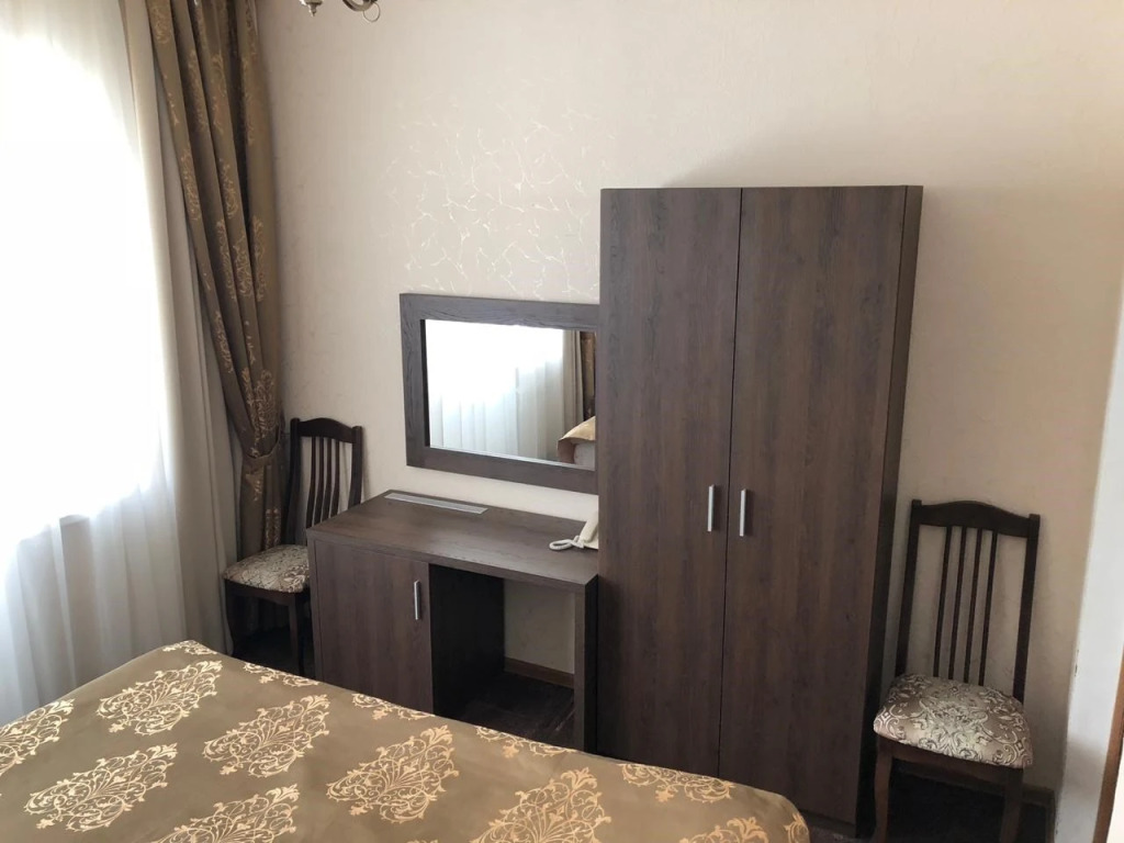 Двухместный полулюкс с 2 комнатами с балконом и с красивым видом из окна двуспальная кровать в Энергетик