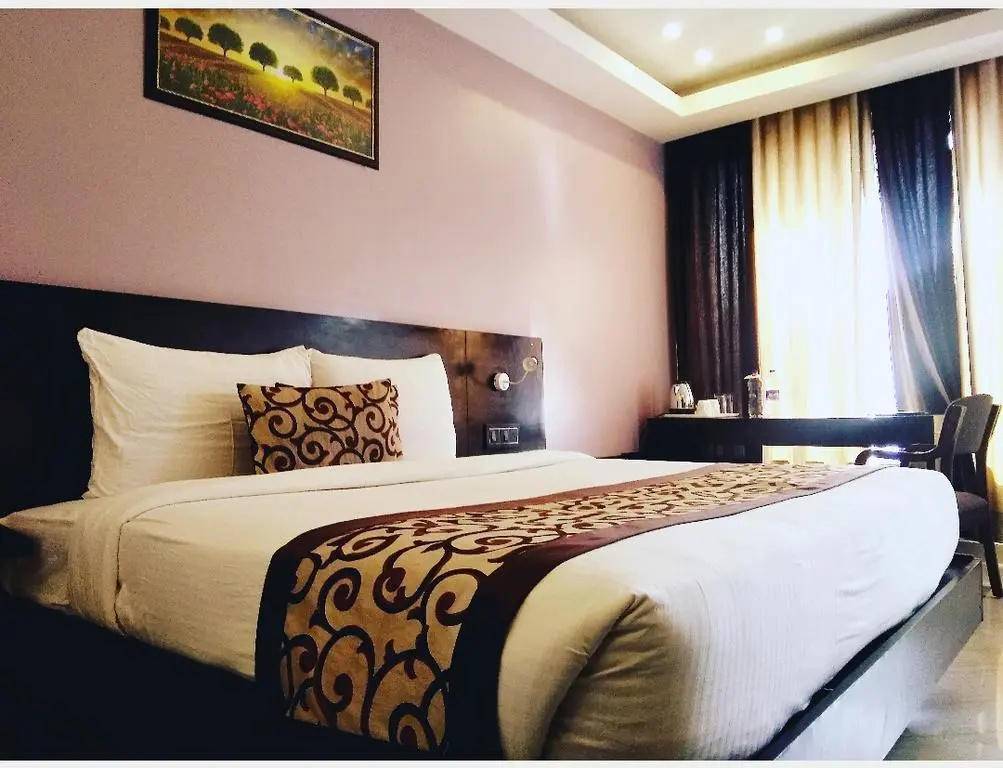 Deluxe Double room with view (full double bed)