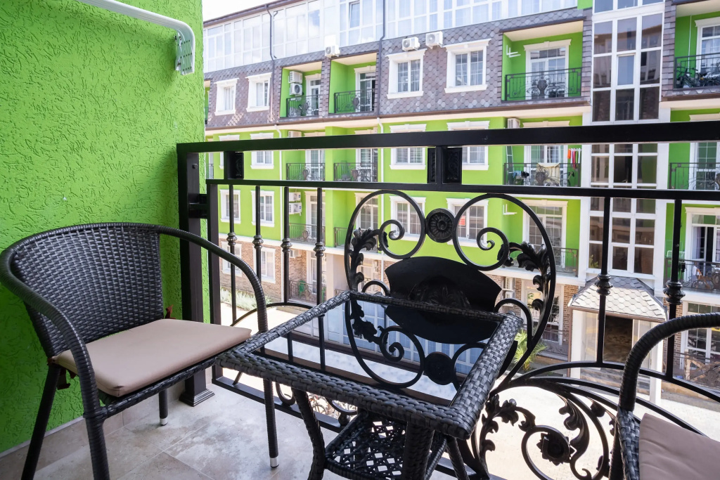 Отель Апартаменты RED APARTMENTS Арт Лайт Сити апартамент Пикассо в Сириусе