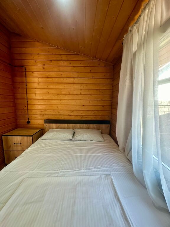 Семейный коттедж с красивым видом из окна в Хвоя Cottage House