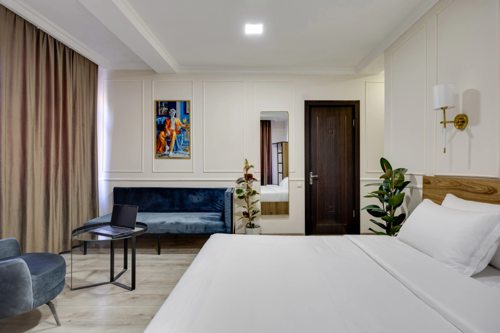 Double Suite (full double bed)