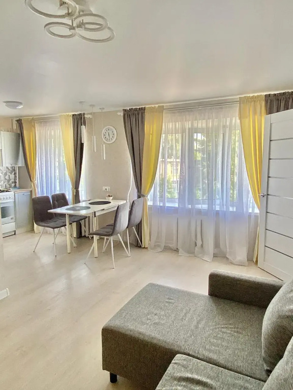 Квартира Просторная 2-к., 4 кровати - фото 2