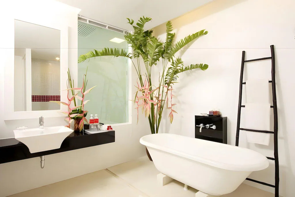 Двухместный номер Deluxe с выходом к бассейну Serene Wing двуспальная кровать в Курортный отель The Old Phuket - Karon Beach Resort