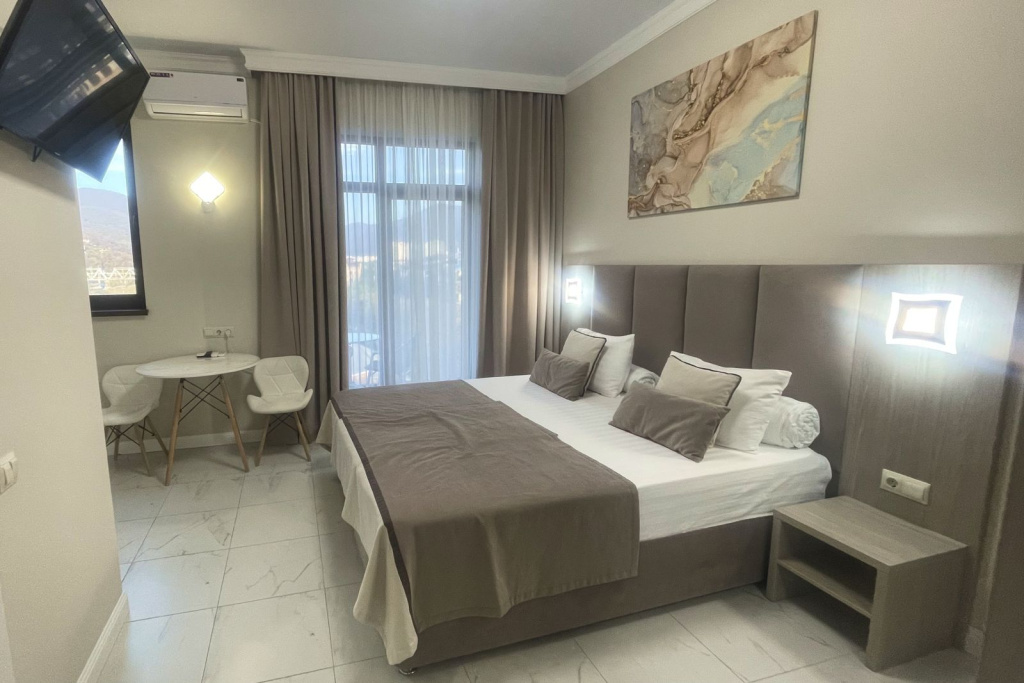 Апартаменты с балконом живописный вид на горы — фото