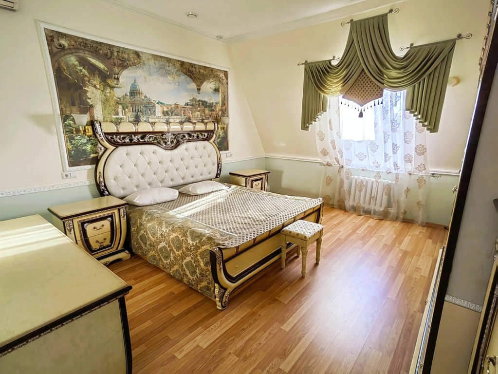 Hotel Kleopatra Room Type - Presidential Double Suite with city view full double bed
