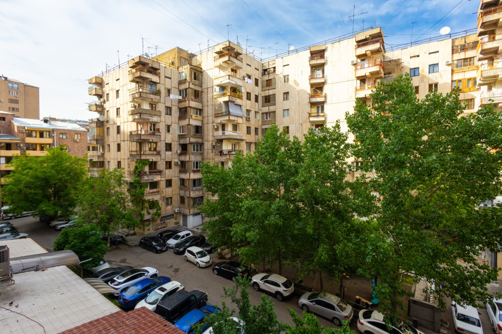 On Yekmalyan Str. 1-9/2 Apartments