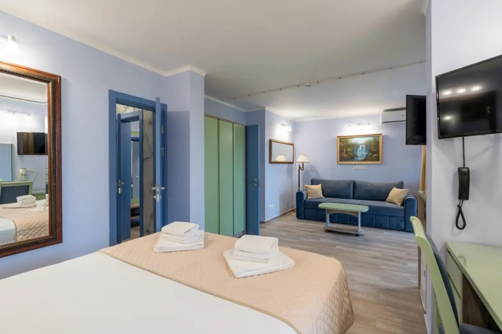 Двухместный полулюкс Suite Prestige с 2 комнатами двуспальная кровать в Шексна