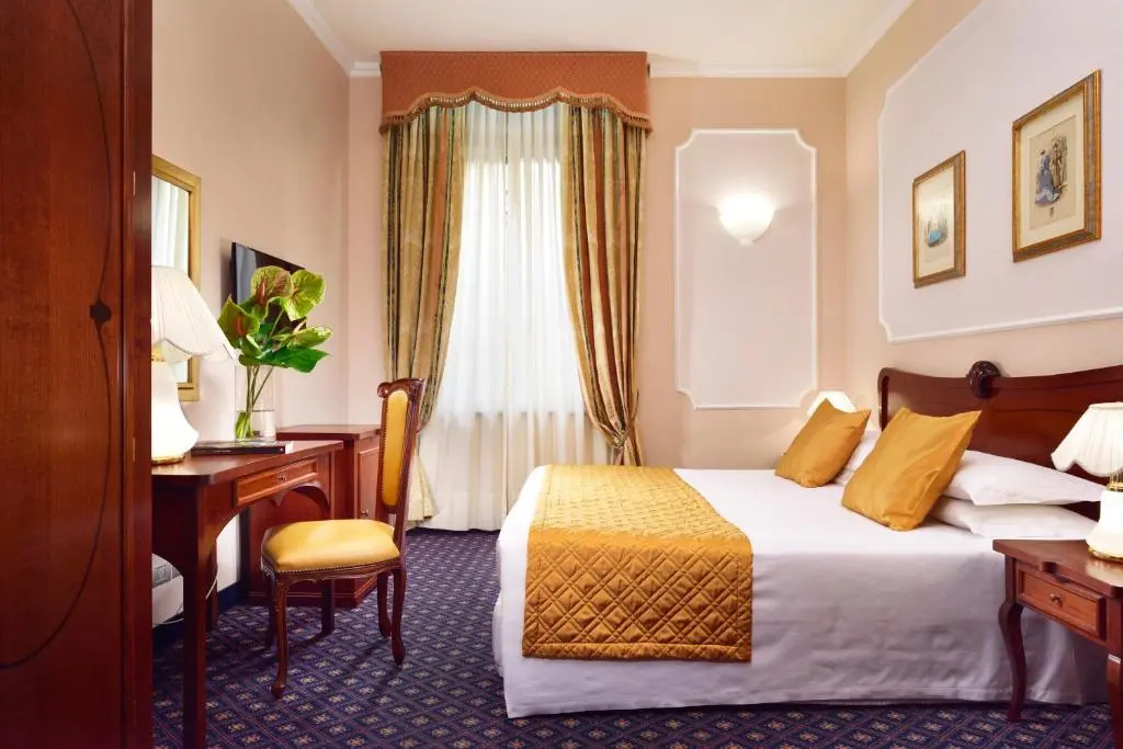 Classic Double room (full double bed)