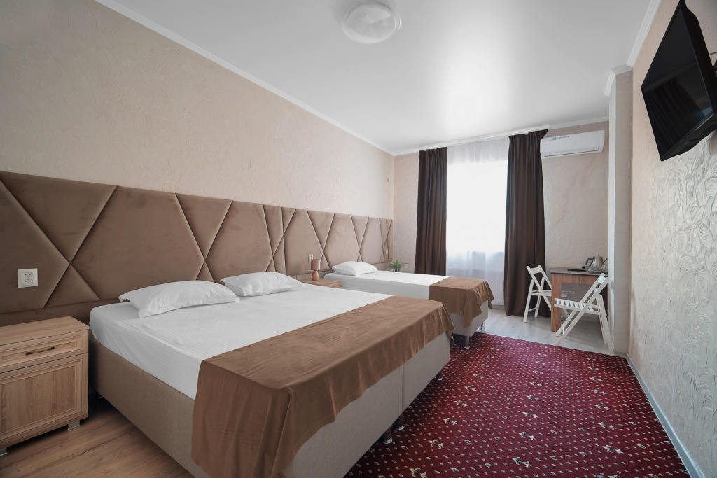 Labirint Hotel Room Type - Standard Triple room with city view
