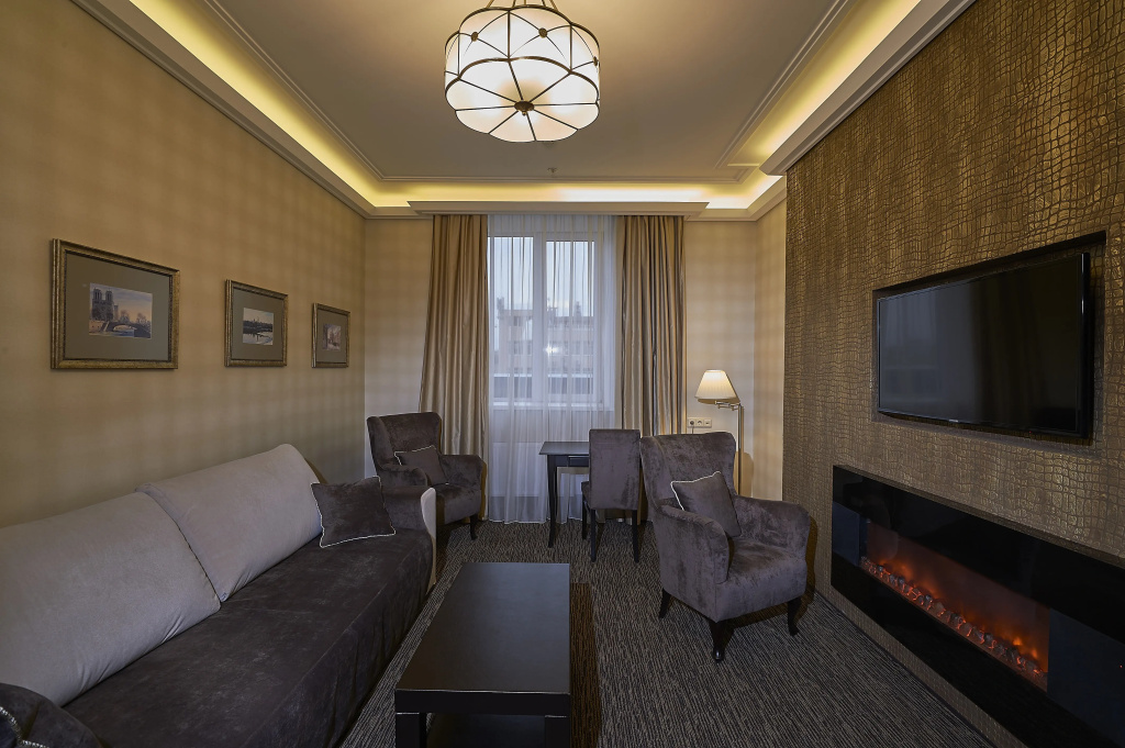 Art HOTEL Room Type - Double Suite full double bed