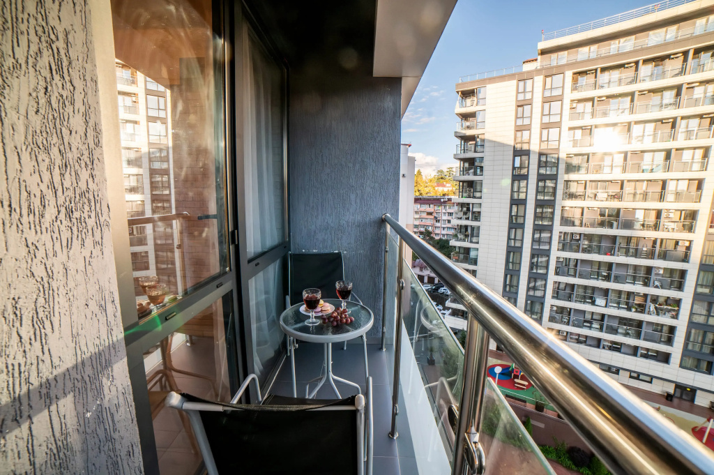 Отель Апартаменты Sun city apartments ЖК Сокол с балконом в Сочи