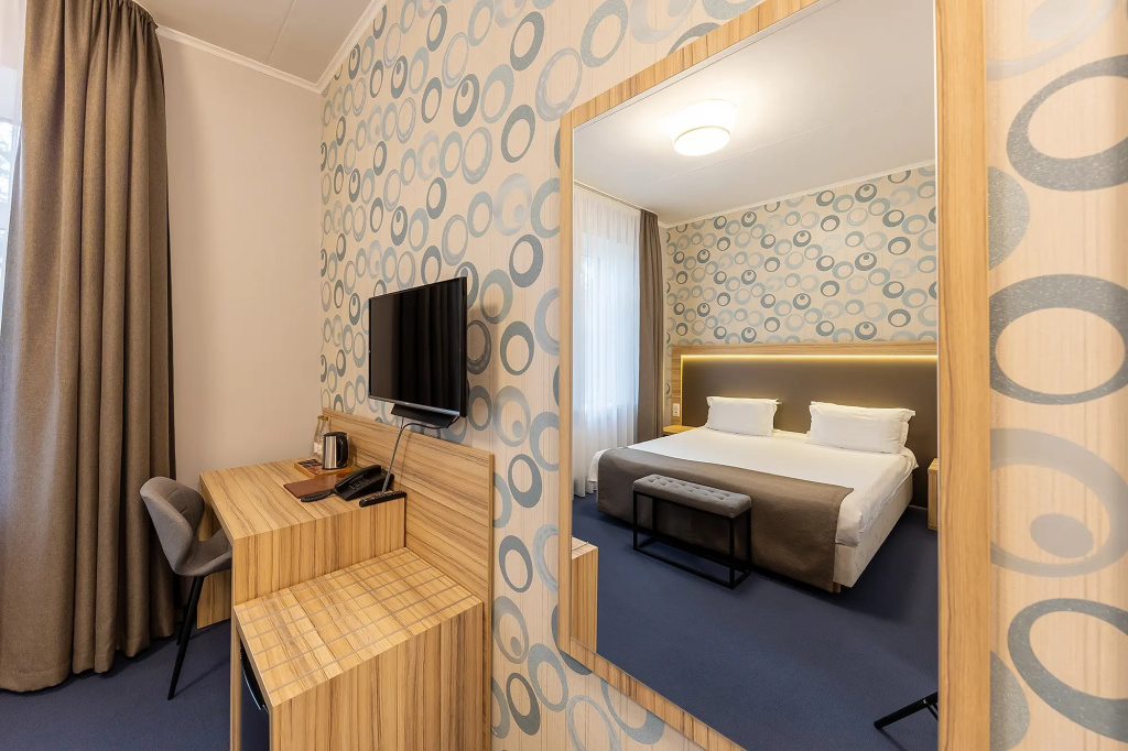 Standard Double room with courtyard view (full double bed)