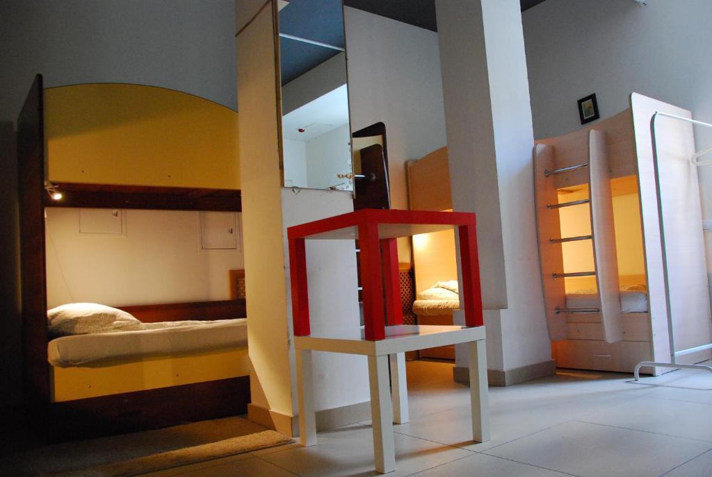 Кровать в общем номере (Без окна) в Royal