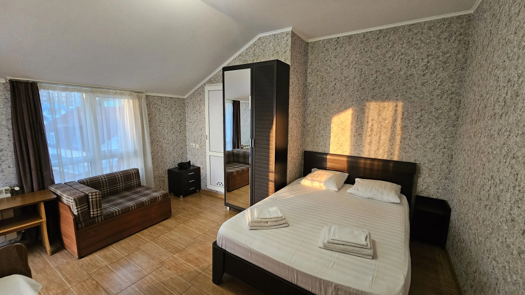Deluxe Triple room with balcony and with sea view