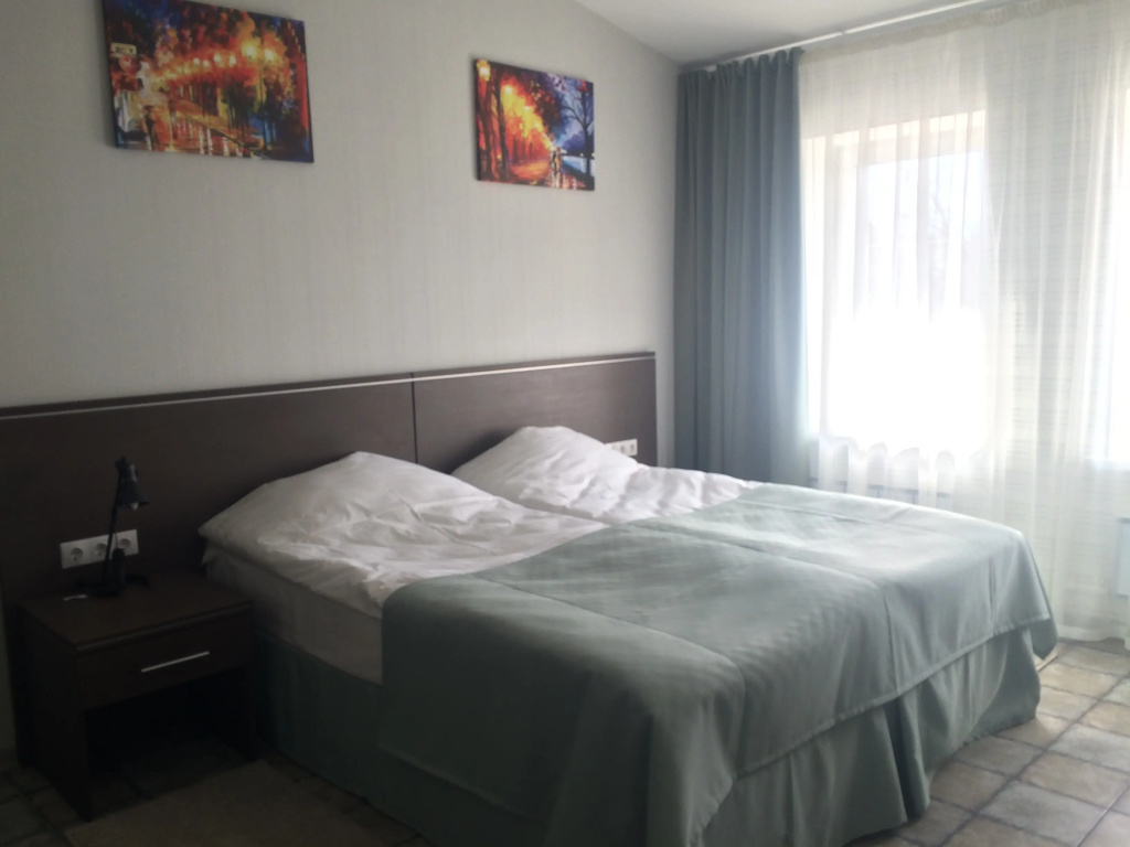 Double Suite full double bed
