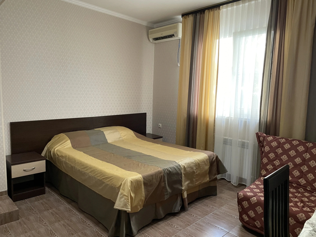 Double room (full double bed)