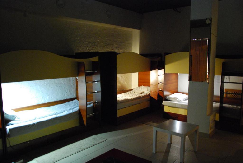 Кровать в общем номере (Без окна) в Royal