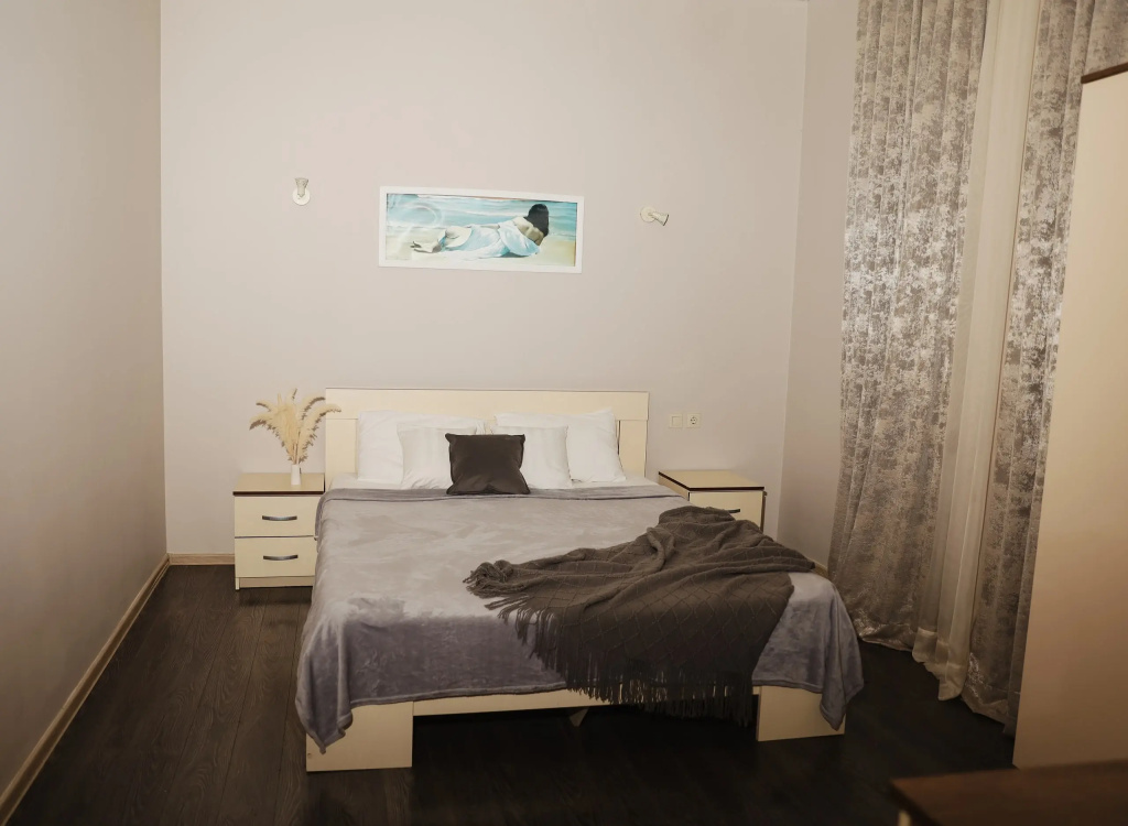 1 Bedroom Comfort room with courtyard view