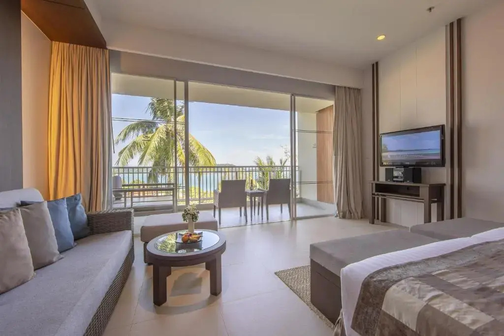 Double Junior Suite with balcony and with sea view (full double bed)