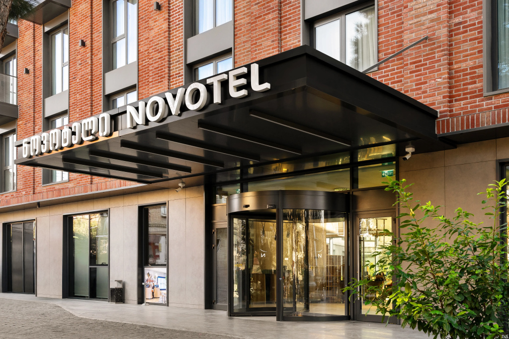 Отель Novotel Tbilisi Center — фото