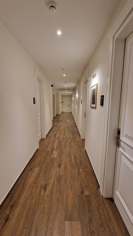 Iris Hotel — 4