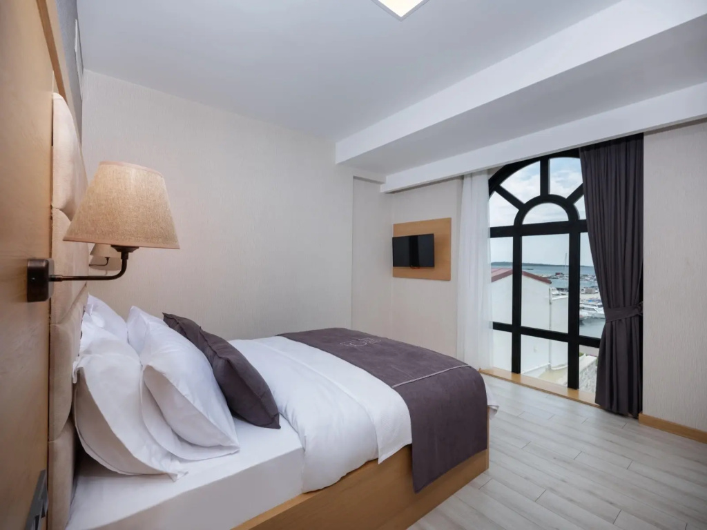 Double Suite with sea view (full double bed)
