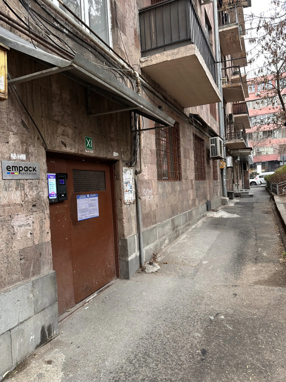 V Samom Tsentre Yerevana ot Ploschadi 200m Flat