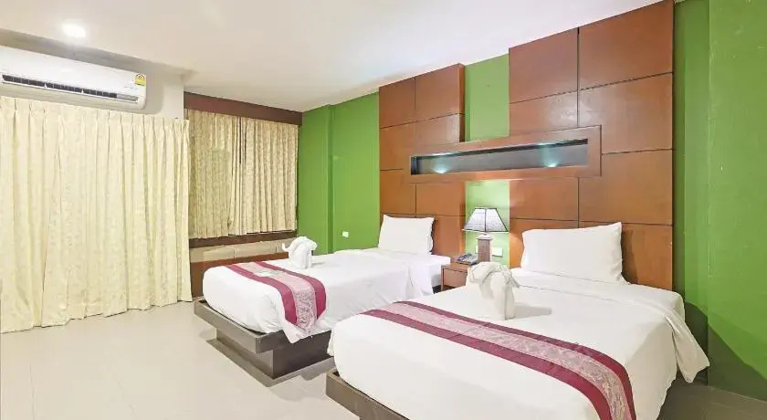 Deluxe Double room with balcony (full double bed)