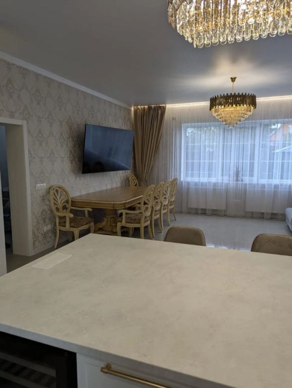 Шестиместный коттедж с балконом и рядом с пляжем в Гостевой дом