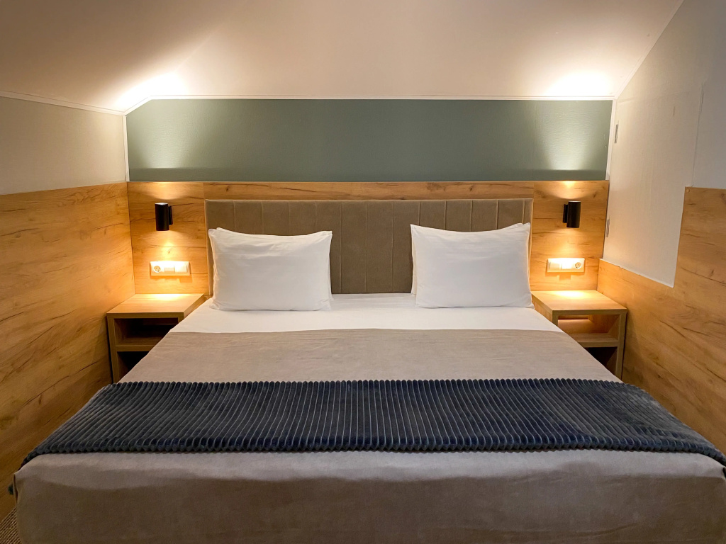 Economy with or without Window Double room (full double bed)