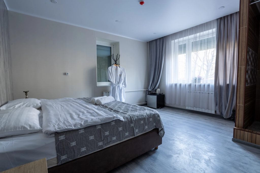 Light Double room (full double bed)