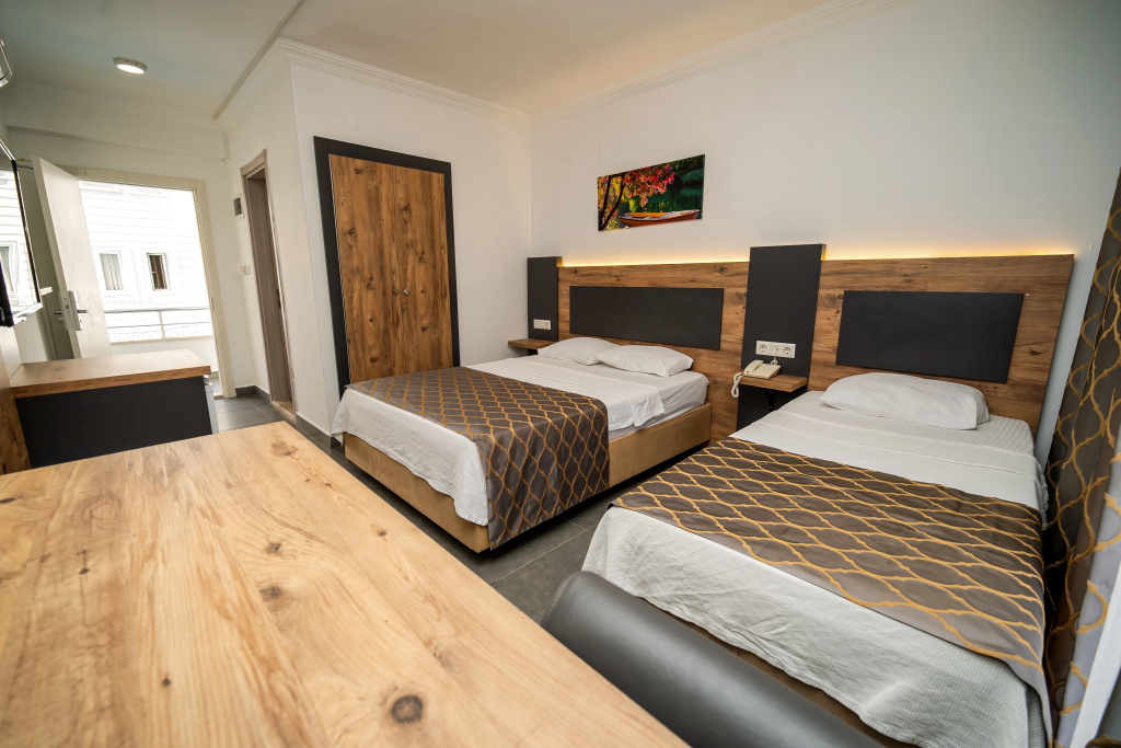 Standard Triple room