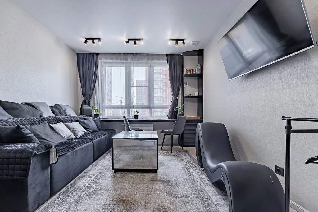Отель Квартира с Необычными Световыми Подсветками и Черными Деталями Интерьера в Нижний Новгороде