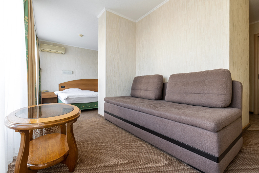 Magnoliya Hotel Room Type - Superior Double room with balcony and with courtyard view twin beds