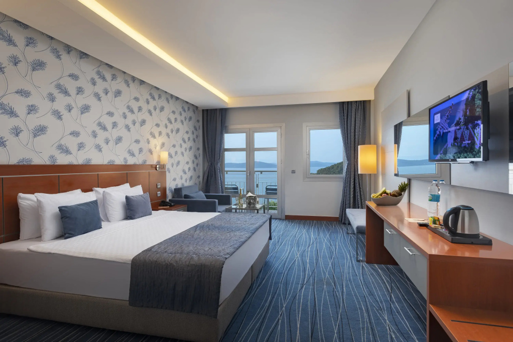 Main Building Double room with sea view (full double bed)