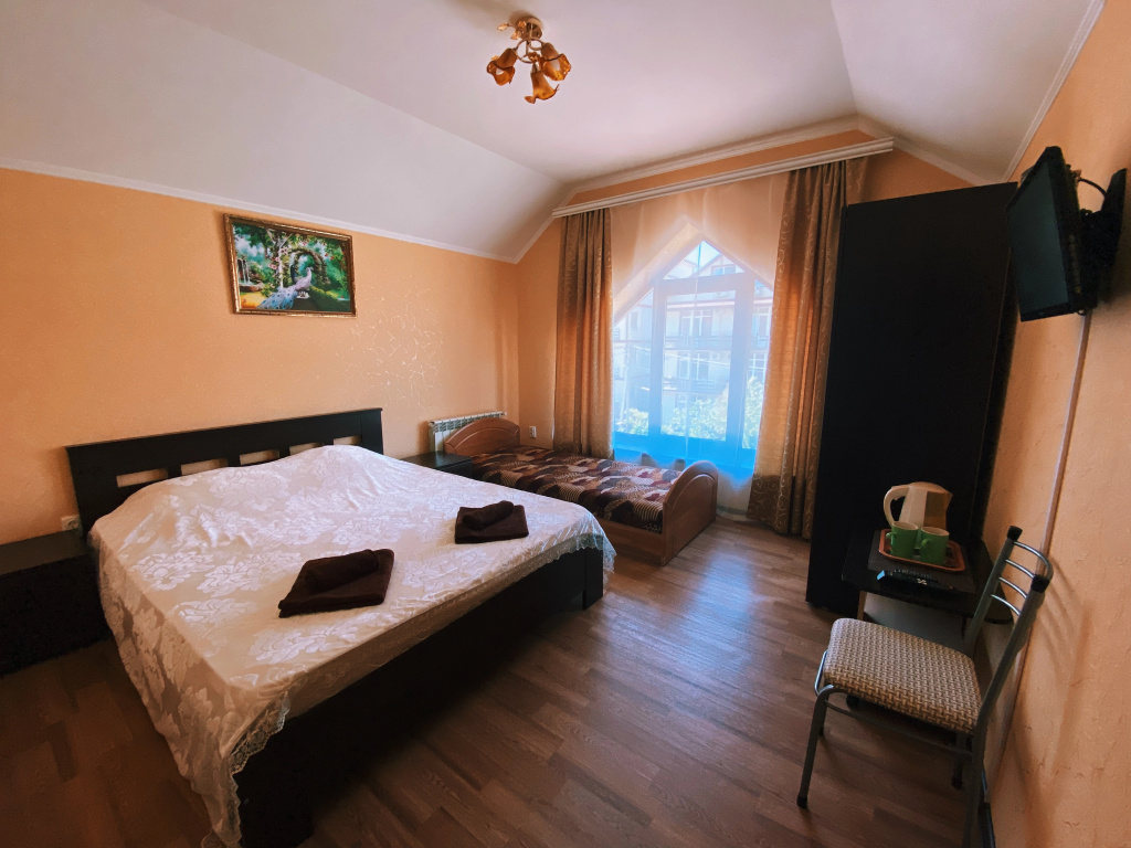 2 Bedrooms Standard Family room with balcony and with view