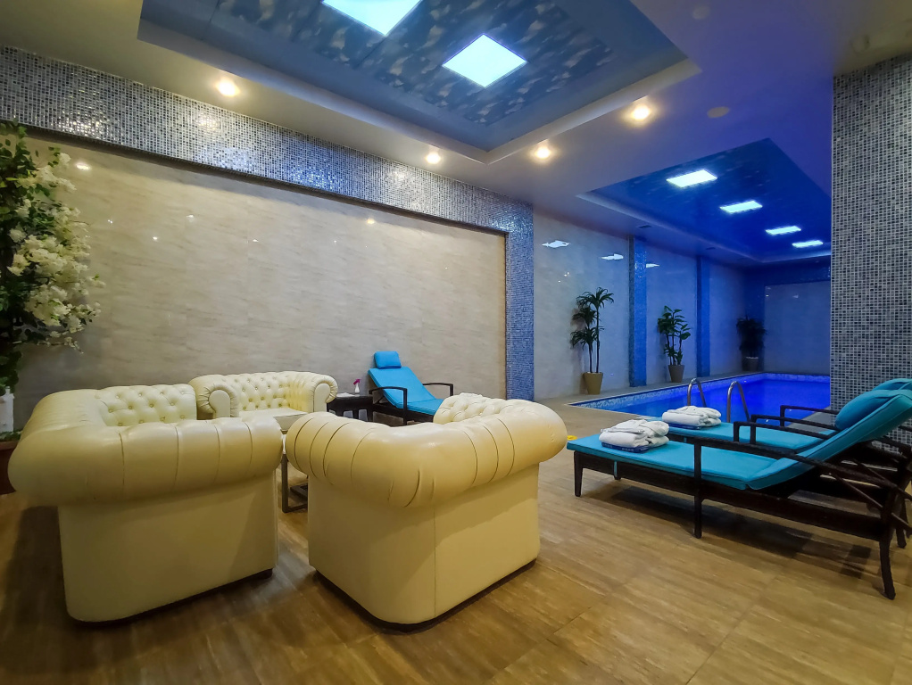 Lobby & Reception