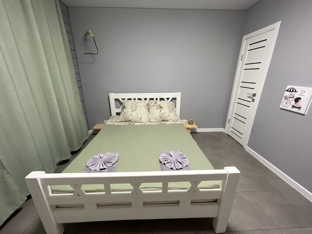 Коттедж с 4 комнатами с красивым видом из окна в Черный дом