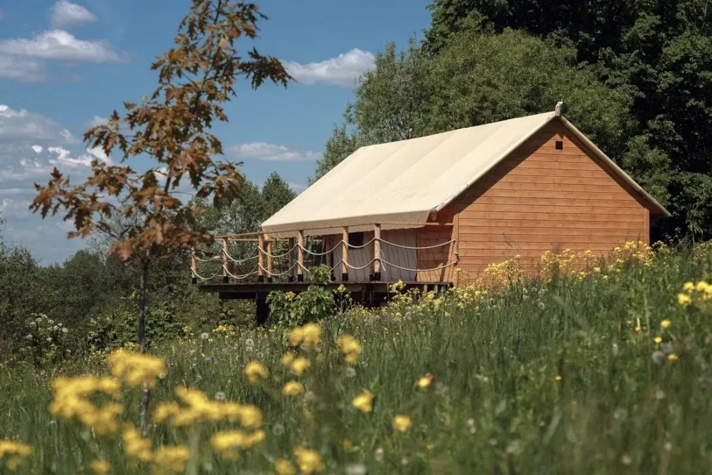 Double Glamping with park view (full double bed)