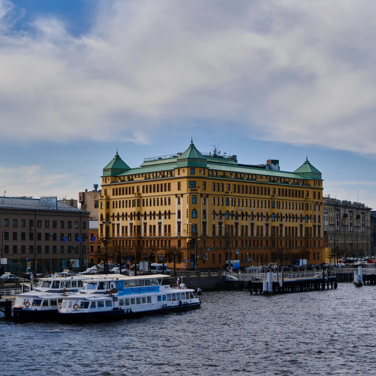 Отель River Palace — фото