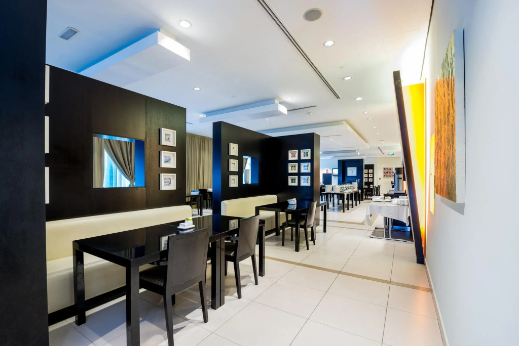 Holiday Inn Express Dubai Internet City an IHG Hotel — фото