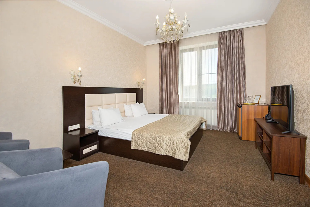 Superior Double room with street view (full double bed)