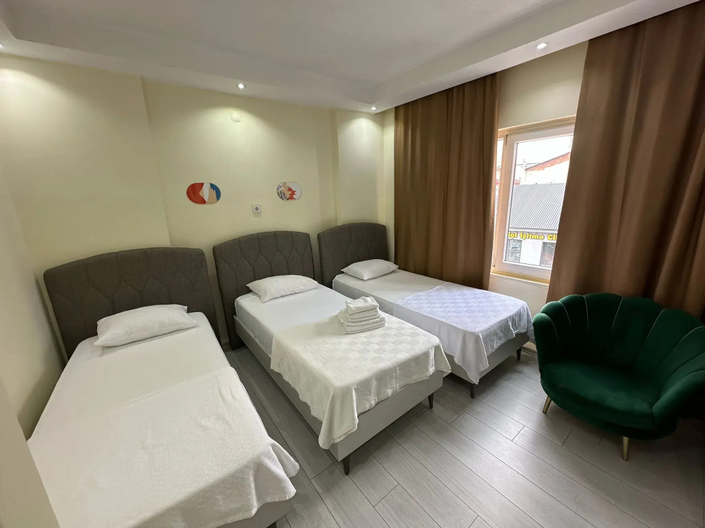 Standard Triple room with view