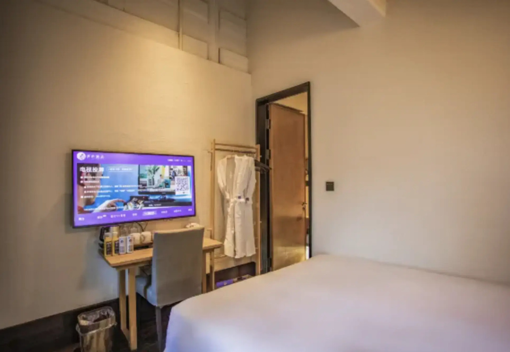 Luxury Double room (full double bed)