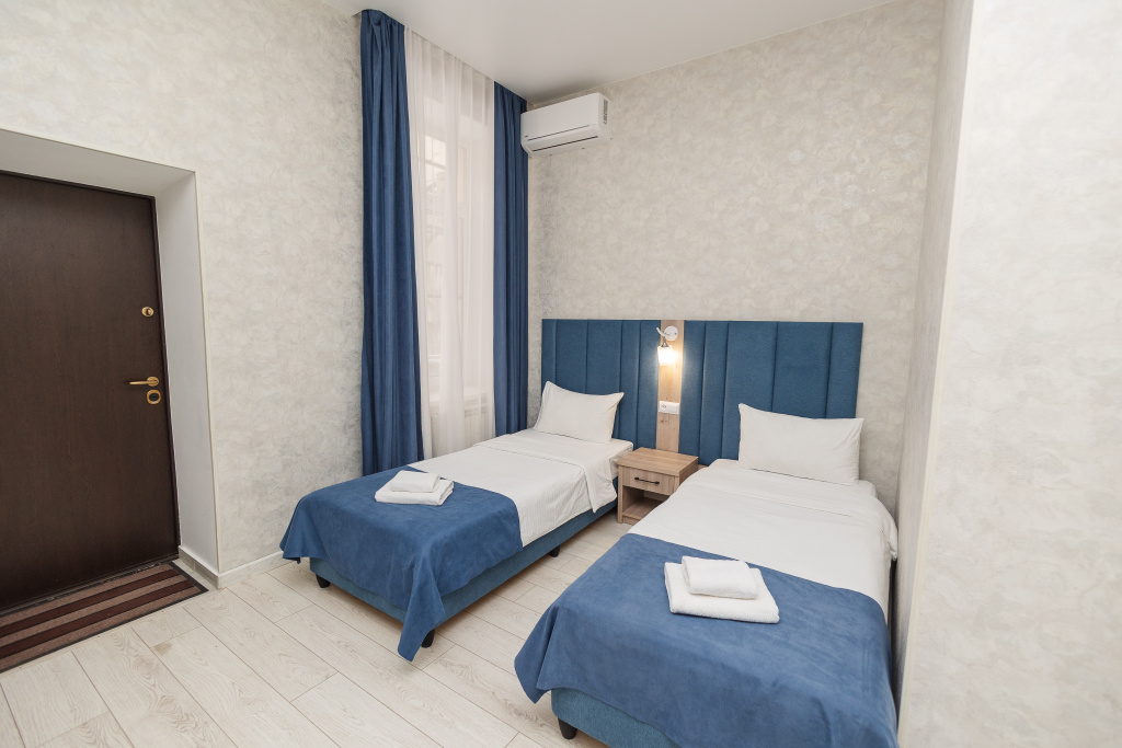 Standard Double room with city view (full double bed)