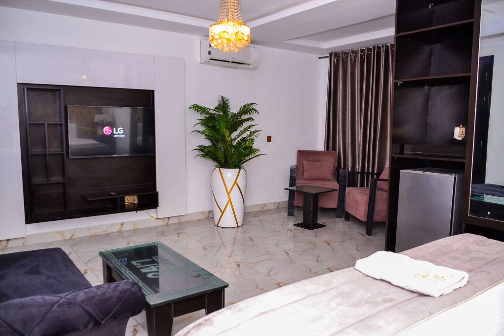 Lobby & Reception